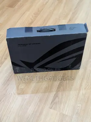 Laptop Asus ROG Zephyrus G16 32GB AMD Ryzen 9 SSD 2T