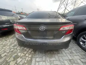Toyota Camry LE 4dr Sedan (2.5L 4cyl 6A) 2014 Gray