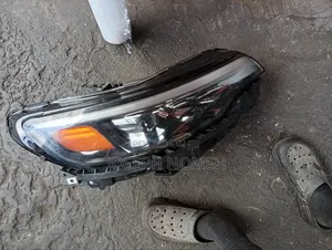 2020 Jeep Cherokee Headlight