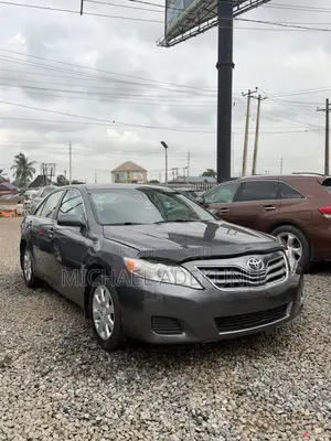Toyota Camry LE 4dr Sedan (2.5L 4cyl 6A) 2011 Gray