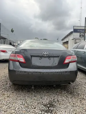 Toyota Camry LE 4dr Sedan (2.5L 4cyl 6A) 2011 Gray