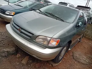 Toyota Sienna 1998 Green