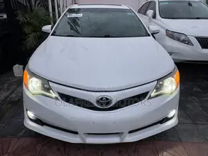 Toyota Camry SE V6 4dr Sedan (3.5L 6cyl 6A) 2012 White