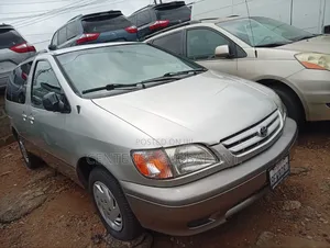 Toyota Sienna 2001 Green