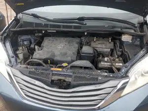 Toyota Sienna XLE FWD 8-Passenger 2013 Blue