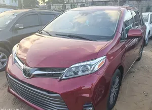 Toyota Sienna 2018 Red