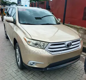 Toyota Highlander Limited 2011 Gold