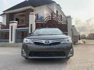 Toyota Camry LE 4dr Sedan (2.5L 4cyl 6A) 2014 Gray