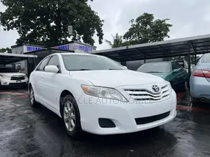 Toyota Camry LE 4dr Sedan (2.5L 4cyl 6A) 2011 White