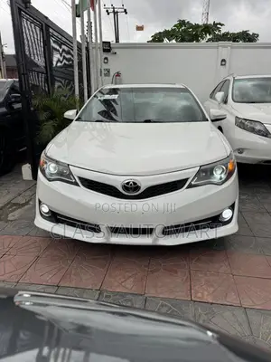 Toyota Camry SE V6 4dr Sedan (3.5L 6cyl 6A) 2012 White