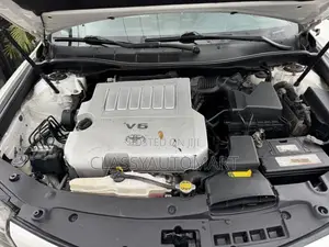 Toyota Camry SE V6 4dr Sedan (3.5L 6cyl 6A) 2012 White