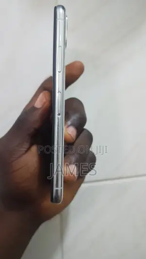 Apple iPhone X 64 GB White