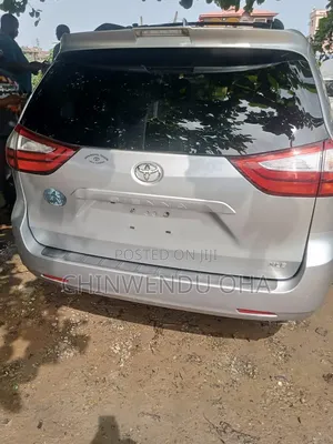 Toyota Sienna 2019 Silver