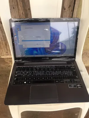 Laptop Samsung NP540U3C 8GB Intel Core i5 HDD+SSD 320GB