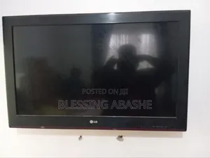 32-Inch LG Television, Model 32CS460.