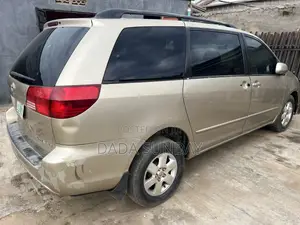 Toyota Sienna 2005 Gold