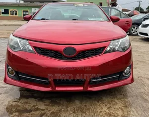 Toyota Camry SE V6 4dr Sedan (3.5L 6cyl 6A) 2013 Red