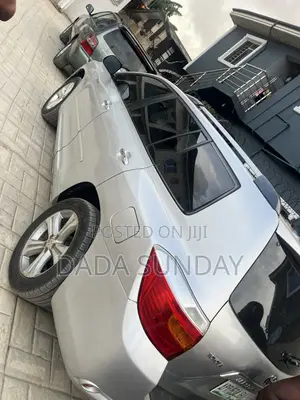 Toyota Highlander 2010 Silver