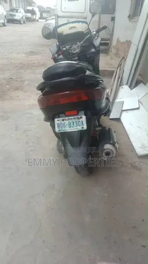 Yamaha 2010 Black
