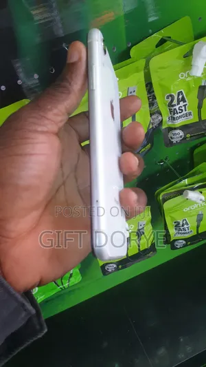Apple iPhone XR 64 GB White