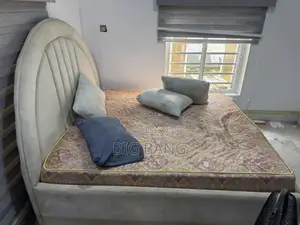6by6 Bedframe With 4 Pillows