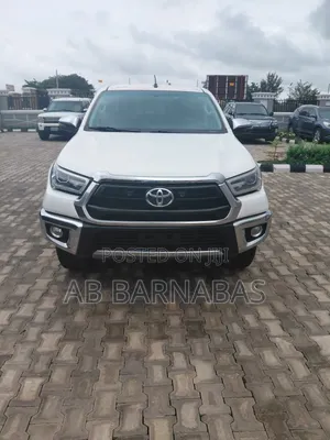 Toyota Hilux 2020 White