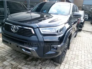 Toyota Hilux 2025 Black