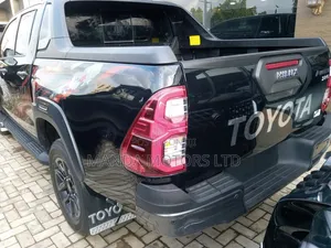 Toyota Hilux 2025 Black