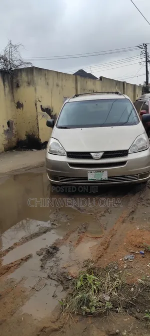 Toyota Sienna 2005 Gold