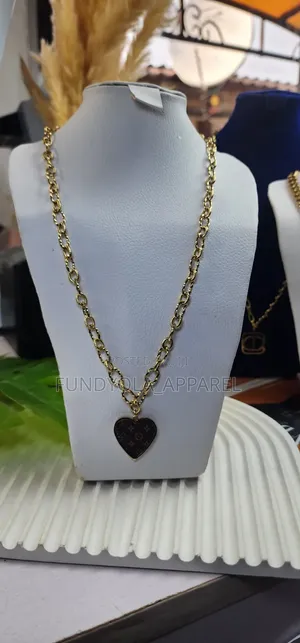 Vintage Luxe Heart Pendant Necklace