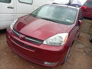 Toyota Sienna 2005 Red