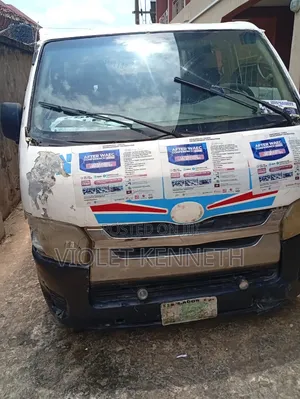 Toyota HiAce 2003 White