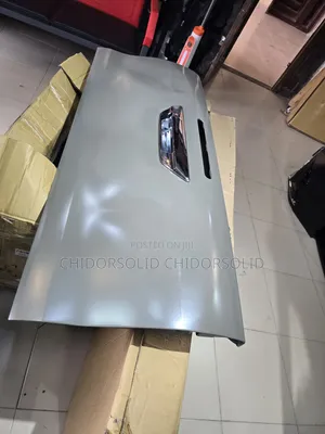 Hillux Tail Board Booth