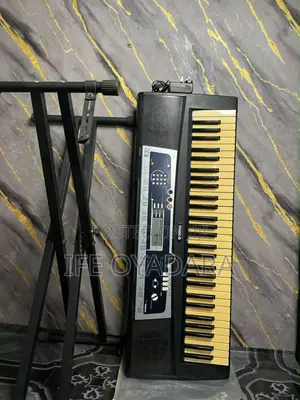 Yamaha YPT-210 61-Key Keyboard + Stand + Power Adapter