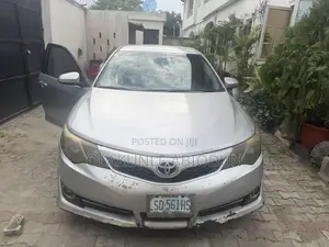 Toyota Camry SE 4dr Sedan (2.5L 4cyl 6A) 2014 Silver