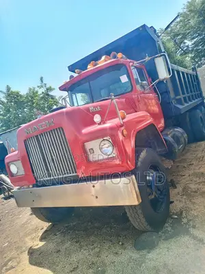 Mack Tipper