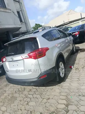 Toyota RAV4 XLE AWD (2.5L 4cyl 6A) 2013 Silver