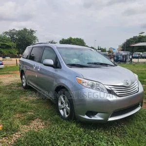 Toyota Sienna 2016 Silver