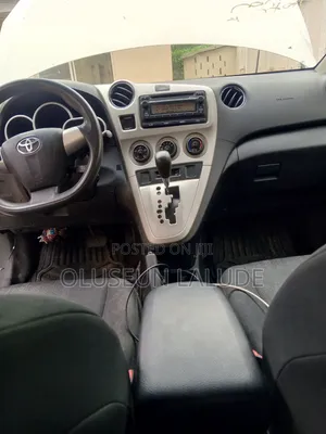 Toyota Matrix S Hatchback AWD (2.4L 4cyl 4A) 2013 White