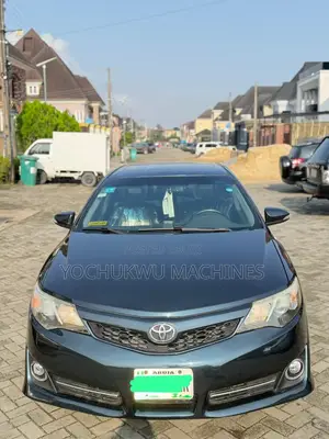 Toyota Camry SE V6 4dr Sedan (3.5L 6cyl 6A) 2012 Black