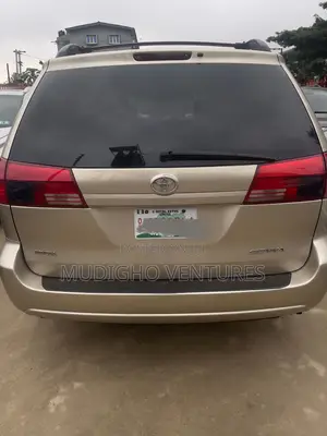 Toyota Sienna LE FWD (3.3L V6 5A) 2004 Gold