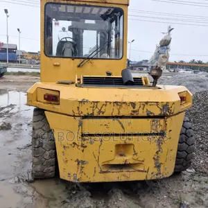 17 TONS Caterpillar Forklift