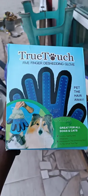 Bathing and Deshedding Grooming Glove