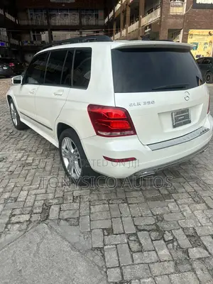 Mercedes-Benz GLK-Class Base GLK 350 4dr AWD 4MATIC (3.5L 6cyl 7A) 2015