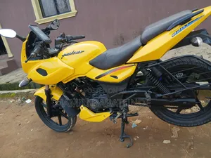 Bajaj Pulsar 220 F 2024 Yellow