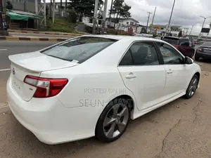 Toyota Camry SE 4dr Sedan (2.5L 4cyl 6A) 2014 White
