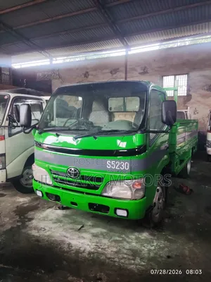 Toyota Dyna 200 2010 Green