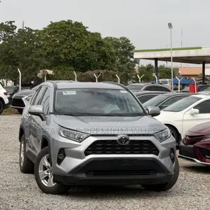 Toyota RAV4 XLE Premium 2021 Silver
