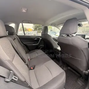 Toyota RAV4 XLE Premium 2021 Silver