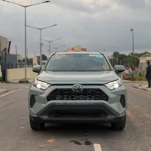 Toyota RAV4 XLE 2022 Gray